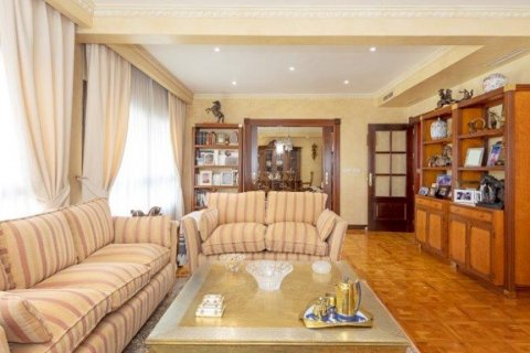 Продажа квартиры Херес, Кадис, Испания 4 спальни, 371.15м2 №61015 - фото 7
