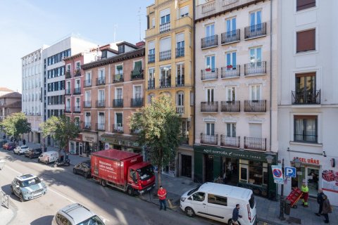 Продажа квартиры в Мадрид, Испания 6 спален, 209м2 №61686 - фото 13