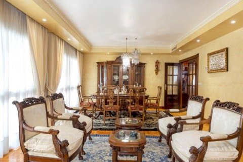 Продажа квартиры Херес, Кадис, Испания 4 спальни, 371.15м2 №61015 - фото 12