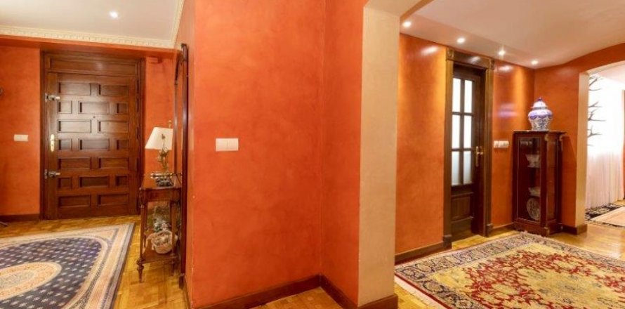 Квартира Херес, Кадис, Испания 4 спальни, 371.15м2 №61015