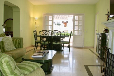 Продажа квартиры в Саладильо-Бенамара, Малага, Испания 2 спальни, 156.48м2 №1495 - фото 6