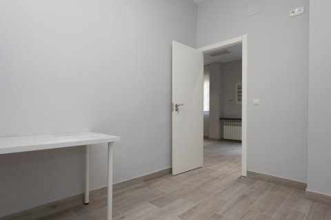 Продажа квартиры в Мадрид, Испания 4 спальни, 98м2 №61178 - фото 20