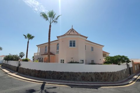 Villa till salu i Callao Salvaje, Tenerife, Spanien 4 sovrum, 180 kvm. Nr. 18381 - foto 3