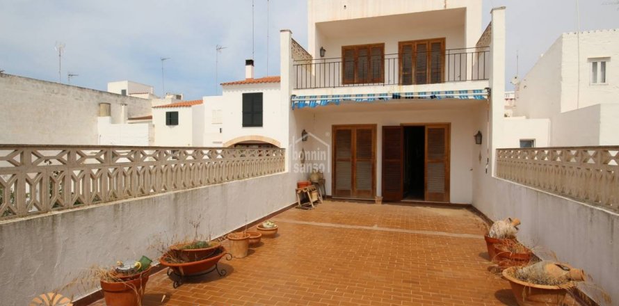 Radhus i Ciutadella De Menorca, Menorca, Spanien 3 sovrum, 425 kvm. Nr. 11079