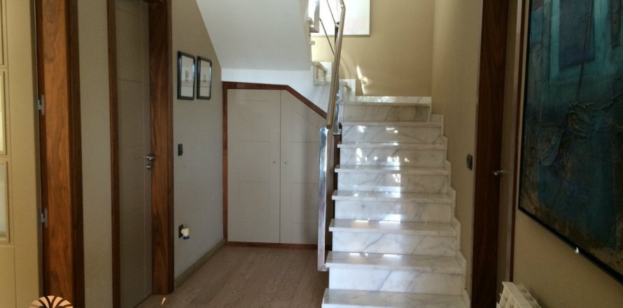 Hus Coma-Ruga, Tarragona, Spanien 5 sovrum, 323 kvm. Nr. 11645