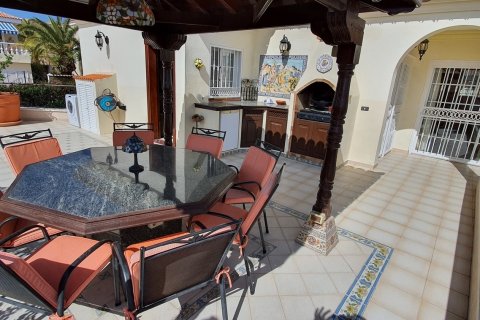 Villa till salu i Callao Salvaje, Tenerife, Spanien 7 sovrum, 383 kvm. Nr. 18384 - foto 30