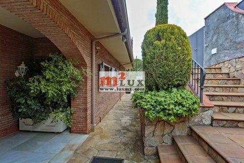Villa till salu i Santa Cristina d'Aro, Girona, Spanien 4 sovrum, 746 kvm. Nr. 16745 - foto 3