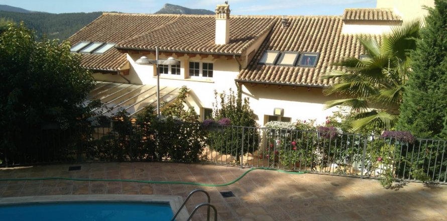 Villa i Banyeres de Mariola, Alicante, Spanien 4 sovrum, 600 kvm. Nr. 12819
