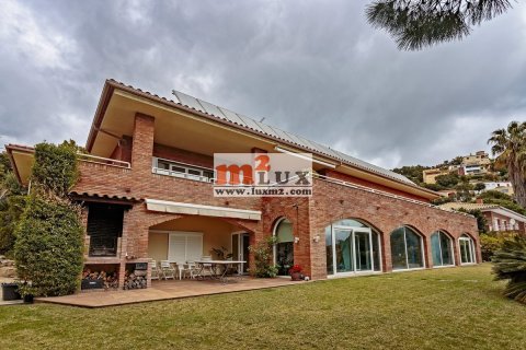 Villa till salu i Santa Cristina d'Aro, Girona, Spanien 4 sovrum, 746 kvm. Nr. 16745 - foto 1