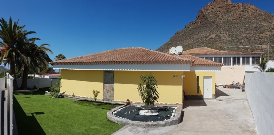 Villa i La Florida, Alicante, Spanien 3 sovrum, 126 kvm. Nr. 18348