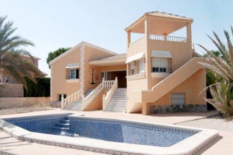 Villa till salu i La Manga del Mar Menor, Murcia, Spanien 3 sovrum, 465 kvm. Nr. 12756 - foto 1