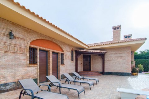 Villa till salu i San Vicente del Raspeig, Alicante, Spanien 5 sovrum, 739 kvm. Nr. 25161 - foto 30
