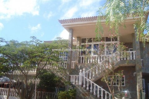 Villa till salu i Arona, Tenerife, Spanien 9 sovrum, 330 kvm. Nr. 24344 - foto 3