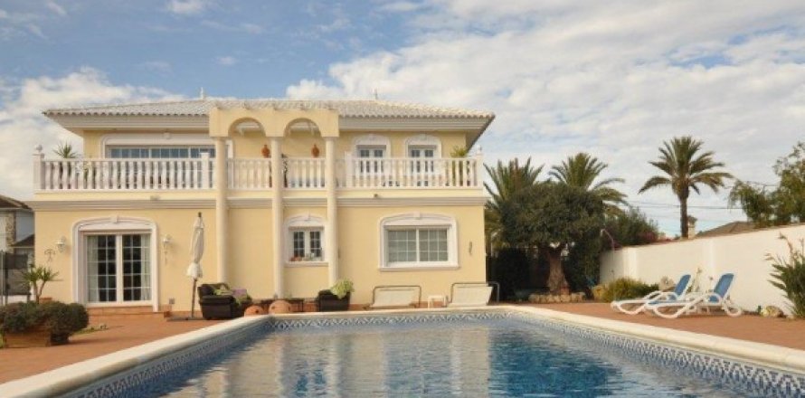 Villa i Cabo Roig, Alicante, Spanien 4 sovrum, 232 kvm. Nr. 19179