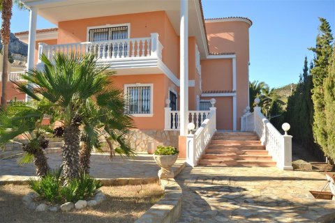 Villa till salu i Calpe, Alicante, Spanien 5 sovrum, 460 kvm. Nr. 25148 - foto 2