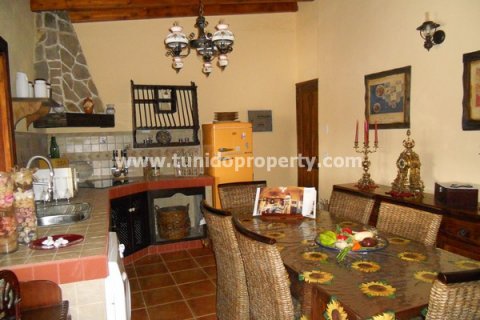 Villa till salu i Arico, Tenerife, Spanien 5 sovrum, 295 kvm. Nr. 24329 - foto 1