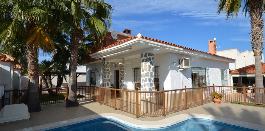 Villa Cabo Roig, Alicante, Spanien 3 sovrum, 239 kvm. Nr. 19355