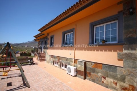 Villa till salu i Buzanada, Tenerife, Spanien 3 sovrum, 300 kvm. Nr. 24306 - foto 7
