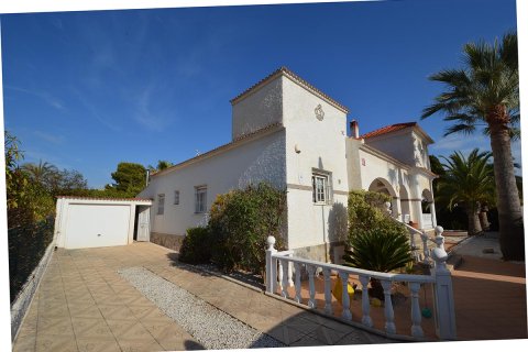 Villa till salu i La Zenia, Alicante, Spanien 3 sovrum, 180 kvm. Nr. 19368 - foto 8