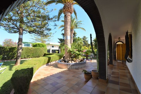 Villa till salu i La Zenia, Alicante, Spanien 4 sovrum, 220 kvm. Nr. 19354 - foto 6