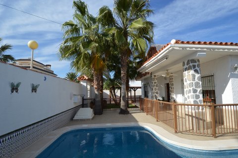 Villa till salu Cabo Roig, Alicante, Spanien 3 sovrum, 239 kvm. Nr. 19355 - foto 4