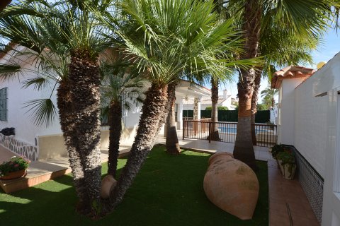 Villa till salu Cabo Roig, Alicante, Spanien 3 sovrum, 239 kvm. Nr. 19355 - foto 2