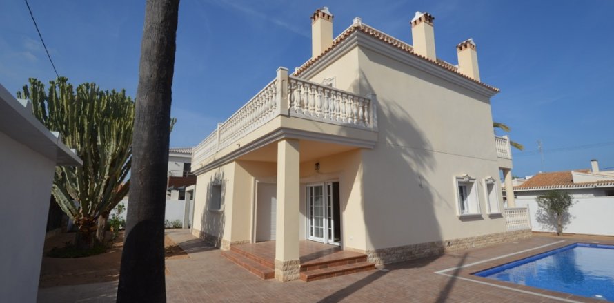 Villa i Cabo Roig, Alicante, Spanien 4 sovrum, 200 kvm. Nr. 19201