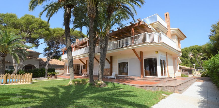 Villa i Punta Prima, Alicante, Spanien 12 sovrum, 522 kvm. Nr. 19211