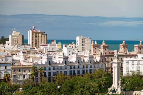 In several municipalities of Cadiz, housing prices fall the most in the summer