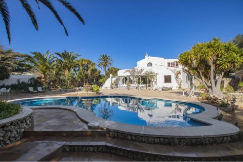 Villa till salu i Es Castell, Menorca, Spanien 12 sovrum, 700 kvm. Nr. 23579 - foto 1