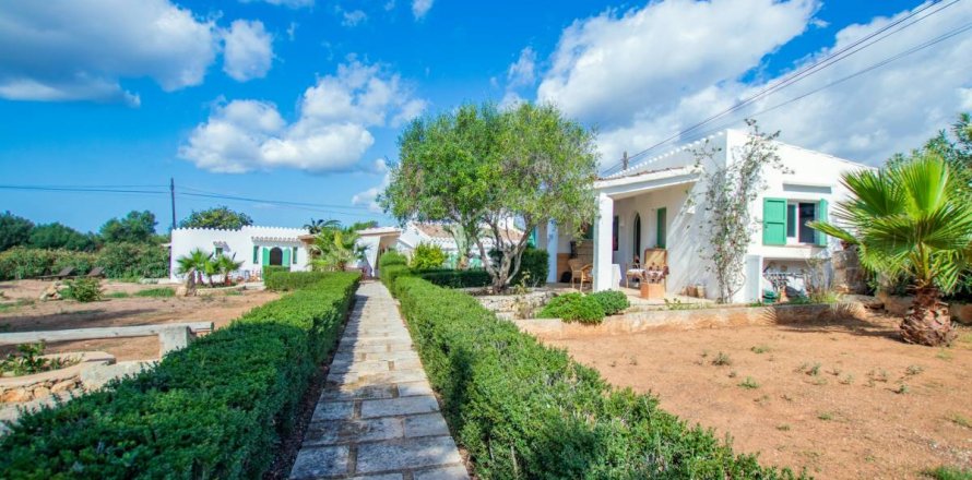 Hus i Sant Lluis, Menorca, Spanien 4 sovrum, 270 kvm. Nr. 30340