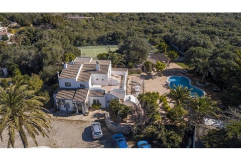 Villa till salu i Es Castell, Menorca, Spanien 12 sovrum, 700 kvm. Nr. 23579 - foto 2