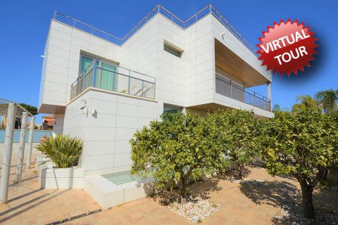 Villa till salu i La Zenia, Alicante, Spanien 2 sovrum, 379 kvm. Nr. 36856 - foto 1