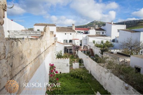 Radhus till salu i Es Mercadal, Menorca, Spanien 7 sovrum, 347 kvm. Nr. 38972 - foto 6