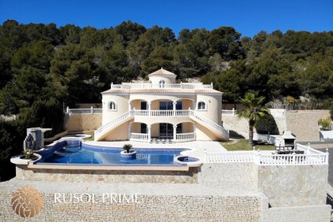 Villa till salu i Calpe, Alicante, Spanien 4 sovrum, 380 kvm. Nr. 39559 - foto 1