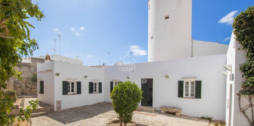 Radhus i Ciutadella De Menorca, Menorca, Spanien 5 sovrum, 243 kvm. Nr. 10769