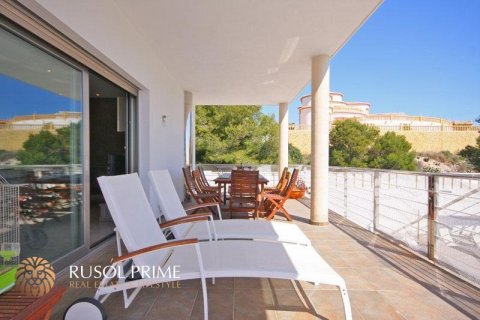 Villa till salu i Calpe, Alicante, Spanien 5 sovrum, 240 kvm. Nr. 39445 - foto 2