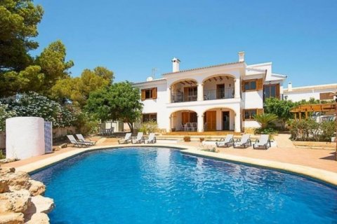 Villa till salu i Calpe, Alicante, Spanien 6 sovrum, 300 kvm. Nr. 45626 - foto 1