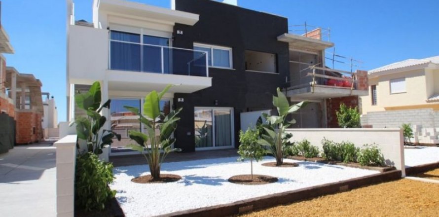 Radhus Torrevieja, Alicante, Spanien 3 sovrum, 98 kvm. Nr. 45959