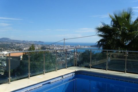 Villa till salu i Calpe, Alicante, Spanien 5 sovrum, 215 kvm. Nr. 45647 - foto 1