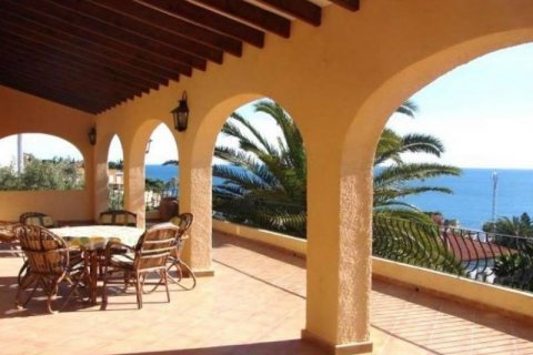 Villa till salu i Calpe, Alicante, Spanien 3 sovrum, 300 kvm. Nr. 45382 - foto 2