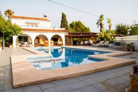 Villa till salu i Alfaz del Pi, Alicante, Spanien 5 sovrum, 470 kvm. Nr. 45125 - foto 1