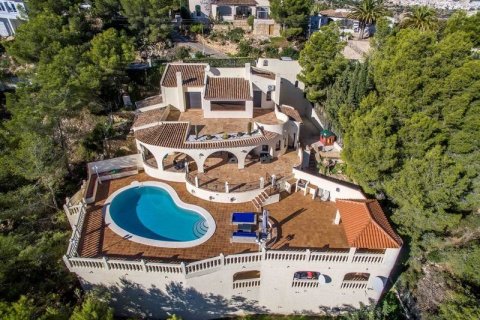 Villa till salu i La Nucia, Alicante, Spanien 5 sovrum, 425 kvm. Nr. 43678 - foto 3