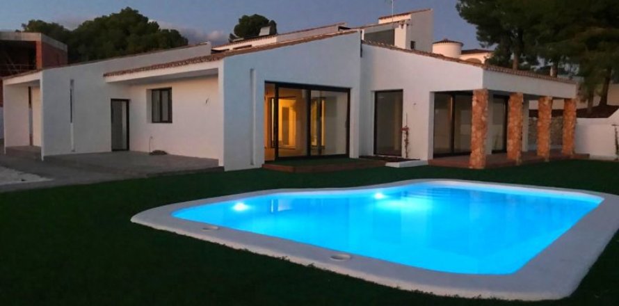 Villa i Benissa, Alicante, Spanien 5 sovrum, 420 kvm. Nr. 42742