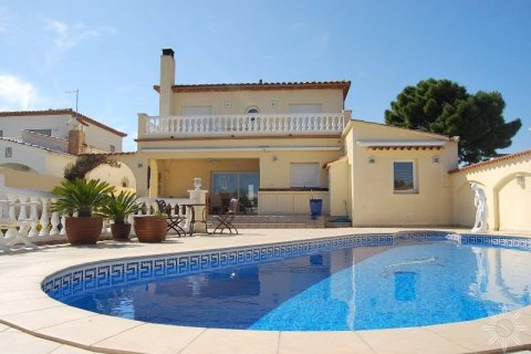 Villa till salu i Roses, Girona, Spanien 5 sovrum, 175 kvm. Nr. 41443 - foto 9