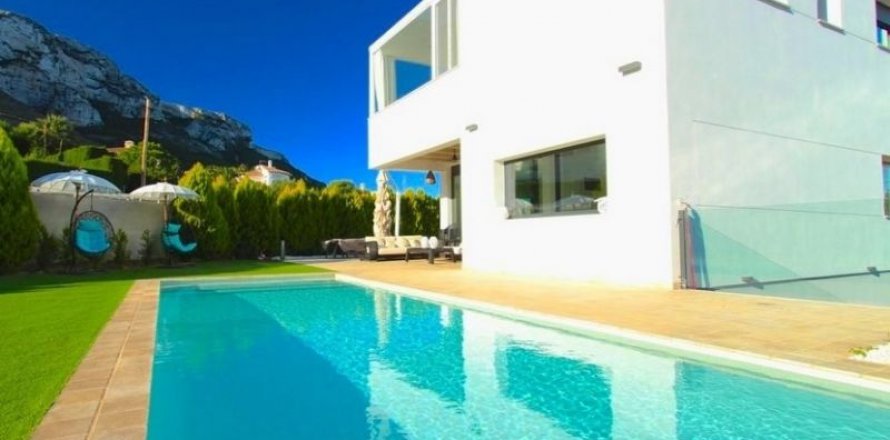 Villa i Denia, Alicante, Spanien 5 sovrum, 363 kvm. Nr. 45402