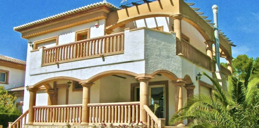 Villa i Javea, Alicante, Spanien 4 sovrum, 301 kvm. Nr. 41637