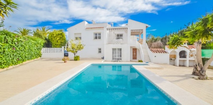 Villa i Alfaz del Pi, Alicante, Spanien 4 sovrum, 240 kvm. Nr. 42174