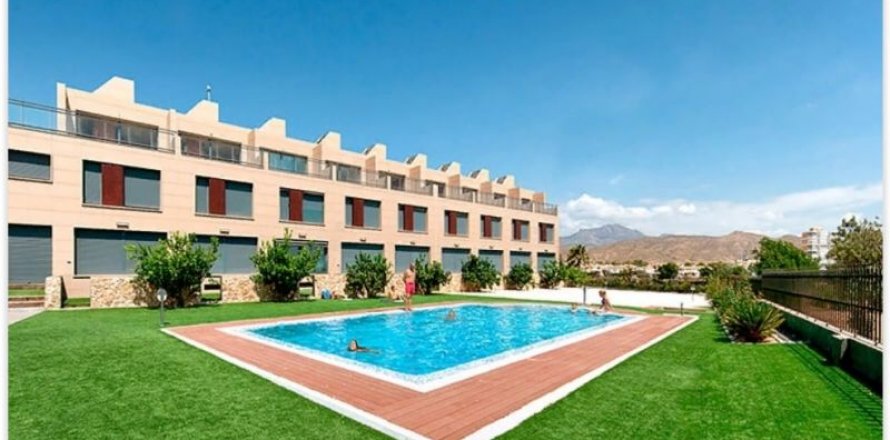 Radhus El Campello, Alicante, Spanien 3 sovrum, 197 kvm. Nr. 43386