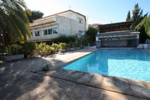 Villa till salu i Calpe, Alicante, Spanien 4 sovrum, 500 kvm. Nr. 45604 - foto 1